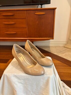 comfort plus by Predictions Nude Patent Round-Toe Pumps